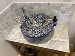 Frizenham Farmhouse B&B
