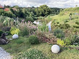Frizenham Farmhouse B&B