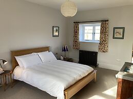 Frizenham Farmhouse B&B