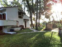 Family Villa in Sani - Sleeps 6 - Parking - Wifi