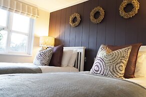 Hollicarrs - The Rushes