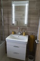 Hollicarrs - The Rushes