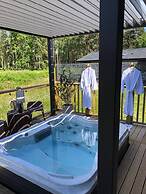 Hollicarrs - The Rushes