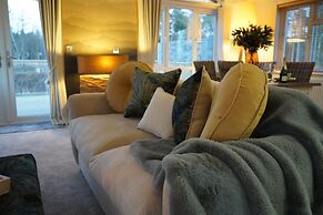 Hollicarrs - The Rushes