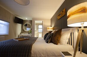 Hollicarrs - The Rushes