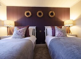 Hollicarrs - The Rushes