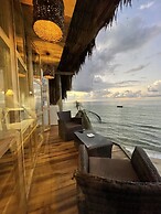 RCH Luxury Hotel & Pool