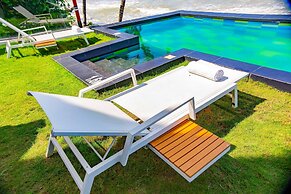 RCH Luxury Hotel & Pool