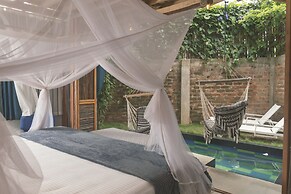 RCH Luxury Hotel & Pool