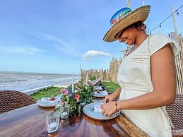 RCH Luxury Hotel & Pool