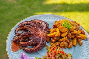 RCH Luxury Hotel & Pool