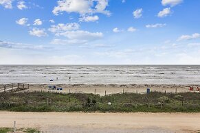 Betsy's Beachfront Cottage
