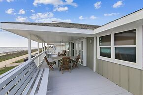 Betsy's Beachfront Cottage