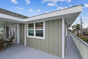 Betsy's Beachfront Cottage