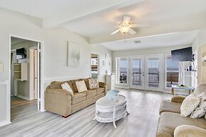 Betsy's Beachfront Cottage