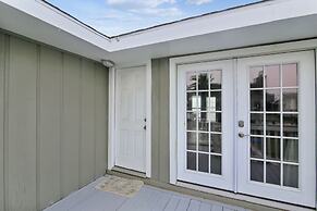 Betsy's Beachfront Cottage