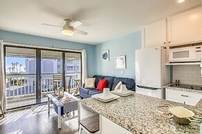 Casa Del Mar 208 - Red, White & Beach