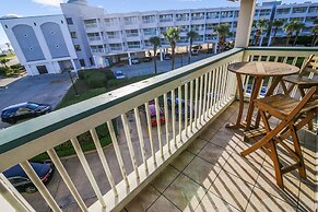 Casa Del Mar 208 - Red, White & Beach