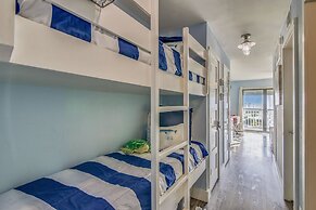 Casa Del Mar 208 - Red, White & Beach