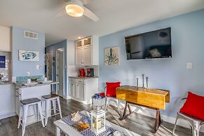 Casa Del Mar 208 - Red, White & Beach