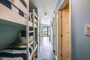 Casa Del Mar 208 - Red, White & Beach