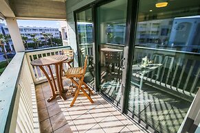 Casa Del Mar 208 - Red, White & Beach