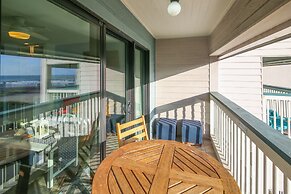 Casa Del Mar 208 - Red, White & Beach