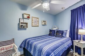 Casa Del Mar 208 - Red, White & Beach