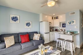 Casa Del Mar 208 - Red, White & Beach