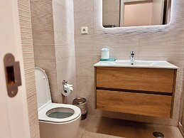 Central Lagos apt With Marina Views Near Beaches