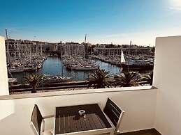 Central Lagos apt With Marina Views Near Beaches
