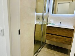 Central Lagos apt With Marina Views Near Beaches