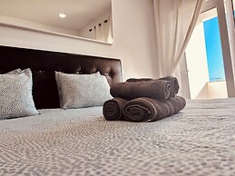 Central Lagos apt With Marina Views Near Beaches