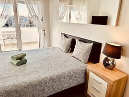 Central Lagos apt With Marina Views Near Beaches