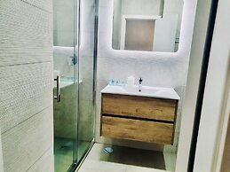 Central Lagos apt With Marina Views Near Beaches