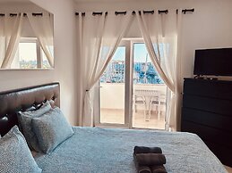 Central Lagos apt With Marina Views Near Beaches