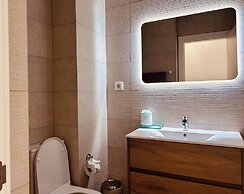 Central Lagos apt With Marina Views Near Beaches