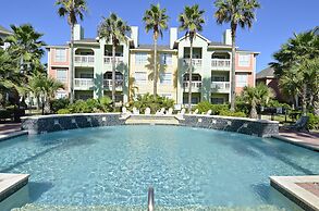 Dawn 722 - Poolside Paradise