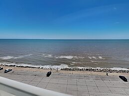 Diamond Beach 701 - Queen of Diamonds