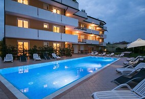 Peschiera 2km From Gardaland With Pool