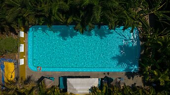 juSTa  Morjim Beach Resort and Spa