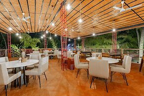 juSTa  Morjim Beach Resort and Spa