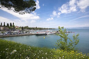 Peschiera With Pool & Parking