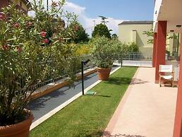 Peschiera With Pool & Parking