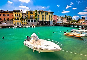 Peschiera 2 min Center With Pool