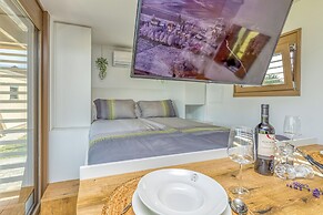 Riverside Suite Mare Private Beach