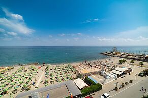 Tre Balconi Sul Mare Beach