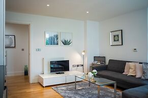 Capacious Two bed Apt in Canary Wharf
