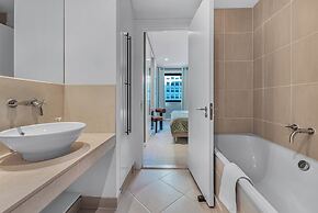 Capacious Two bed Apt in Canary Wharf