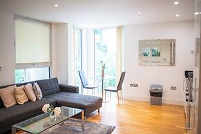Capacious Two bed Apt in Canary Wharf